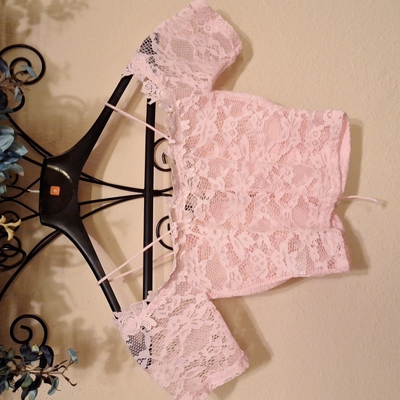 TOP CHIC Pink Lace Off/Shoulder Crop Top. NWOT Size Small - Picture 12 of 16